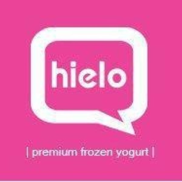 Photo taken at Hielo Frozen Yogurt by Samantha O. on 12/31/2012