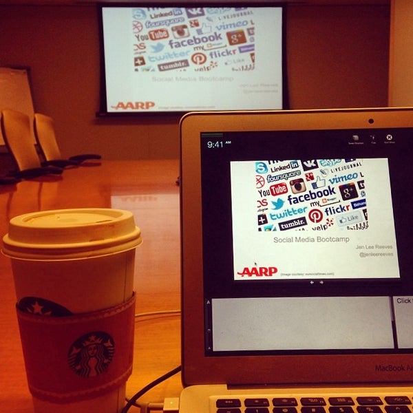 Foto tirada no(a) AARP Headquarters por Jen R. em 4/22/2014