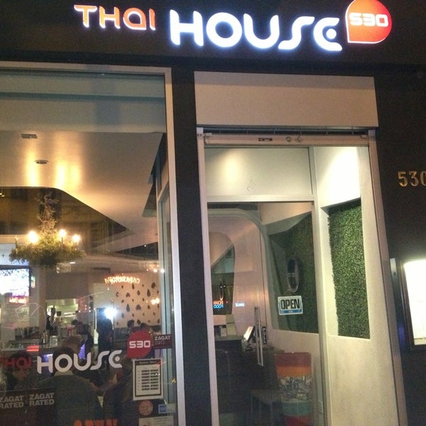 Foto tirada no(a) Thai House 530 por Ramekon O. em 3/4/2013