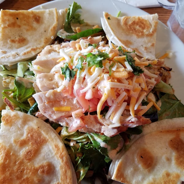 Just had the quesadilla explosion salad with chicken 😊and fajitas, yummy!