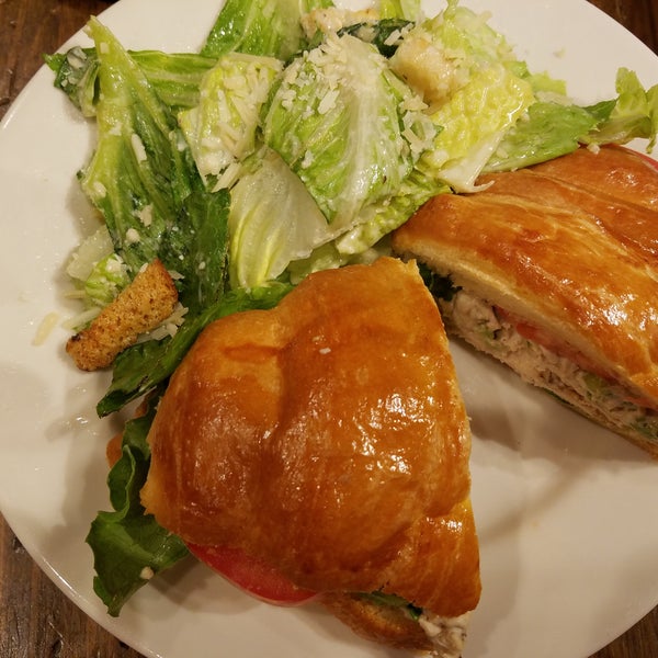 la Madeleine French Bakery & Café Fountains at Farrah 33 tips