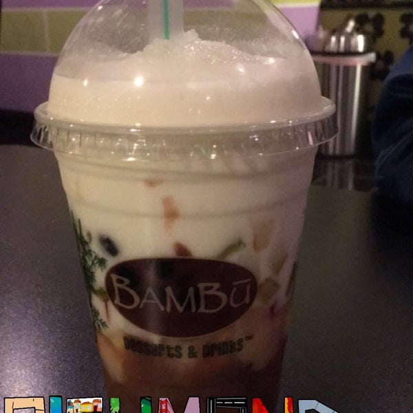 Foto diambil di Bambu Desserts &amp; Drinks oleh Jennie Y. pada 10/26/2015