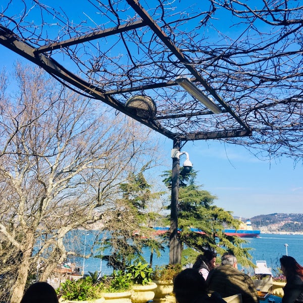 Photo taken at Villa Park Çay Bahçesi by Reyyan R. on 3/17/2019