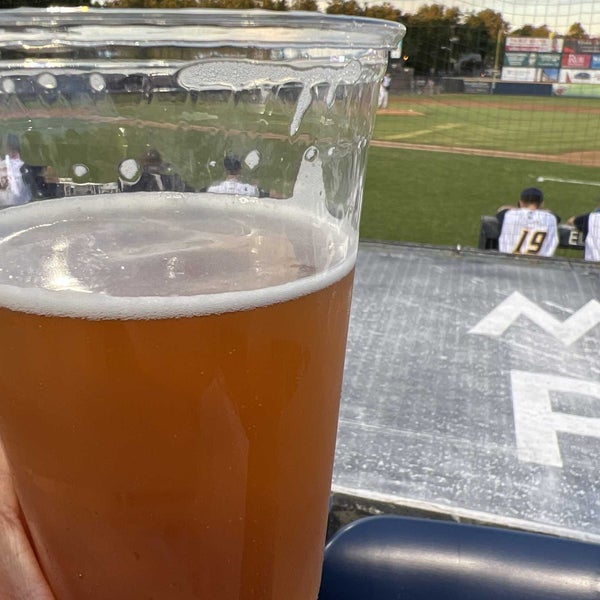 Foto diambil di Arm &amp; Hammer Park oleh Ken R. pada 6/29/2022