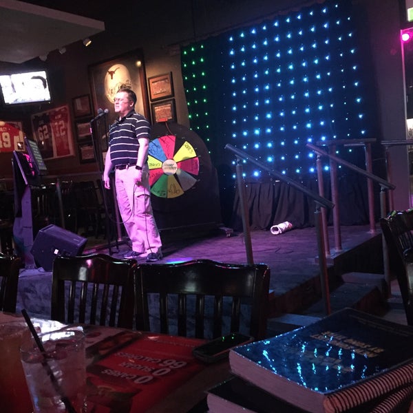 11/23/2015 tarihinde Michael M.ziyaretçi tarafından The Common Interest Karaoke Bar &amp; Grill'de çekilen fotoğraf