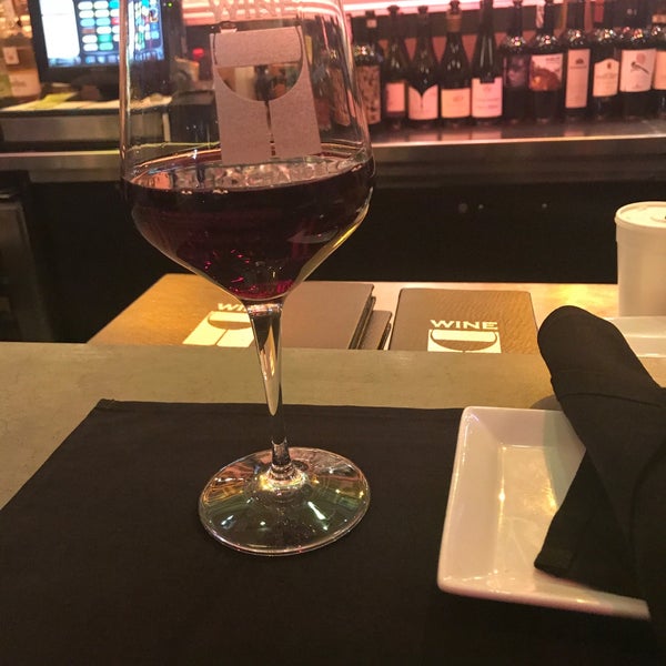 3/10/2018 tarihinde Ryan A.ziyaretçi tarafından Wine Exchange Bistro and Wine Bar'de çekilen fotoğraf