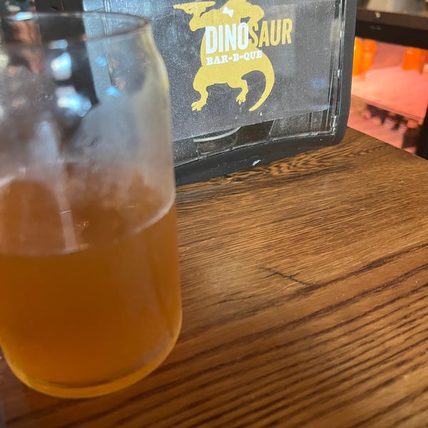 6/22/2022에 Ryan A.님이 Dinosaur Bar-B-Que에서 찍은 사진