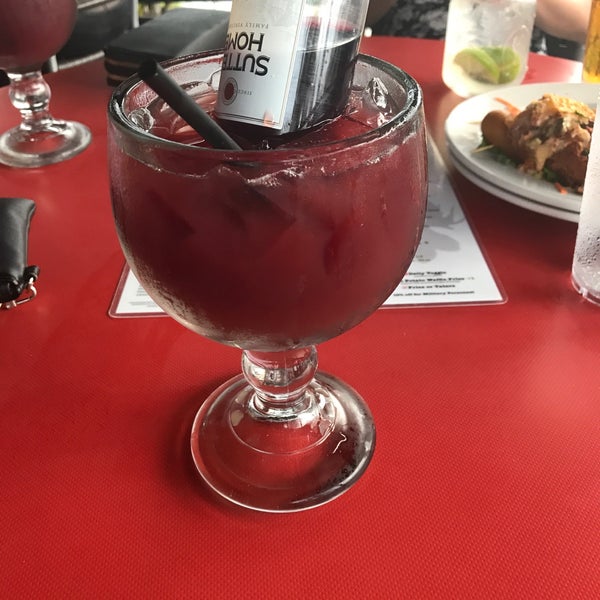 Das Foto wurde bei Lodge Restaurant &amp; Bar von Ryan A. am 5/25/2018 aufgenommen