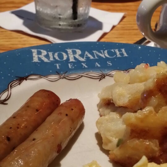 Foto scattata a Rio Ranch Restaurant da Swanky M. il 7/13/2014
