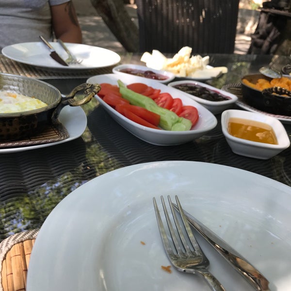 Photo taken at Kayadibi Saklıbahçe Restoran by Vural C. on 9/6/2018