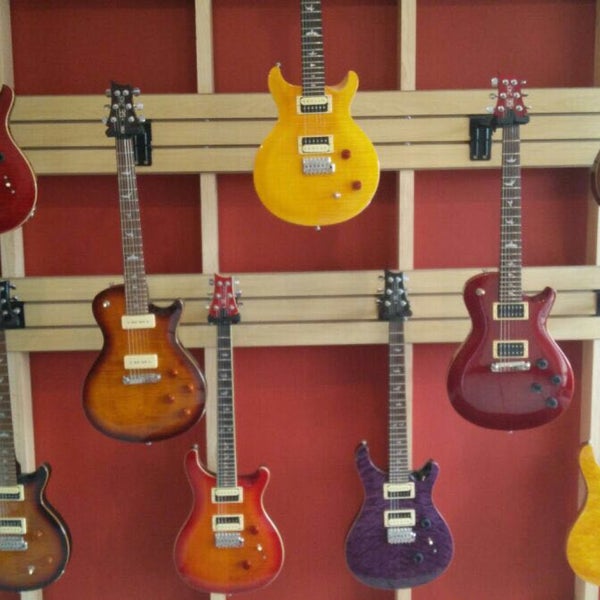 Guitarras 357 - Plaza San Rafael