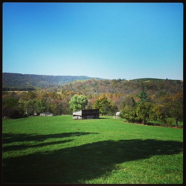Gap View Ranch & Kennel Farm in Broadway