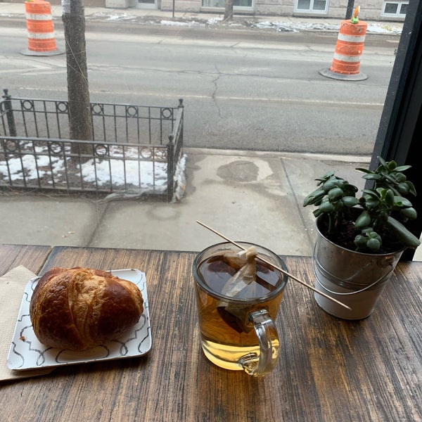 Foto scattata a La Strada Cafe Bar da Annie K. il 1/17/2019