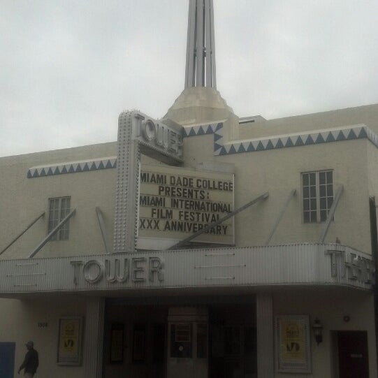 Foto diambil di Tower Theater oleh Melvin H. pada 3/1/2013