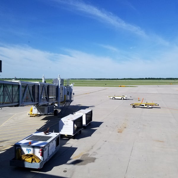 Снимок сделан в Wichita Dwight D. Eisenhower National Airport (ICT) пользователем Daniel L. 6/5/2019