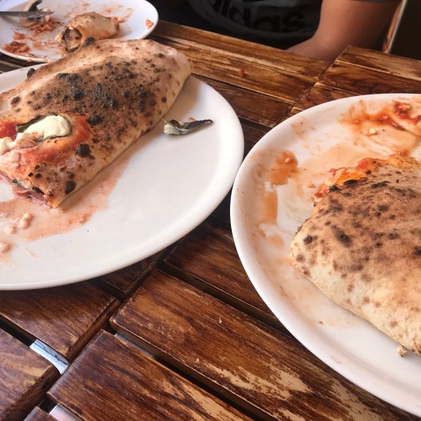 Foto tirada no(a) Pizzería Nolita por Angie G. em 6/28/2018