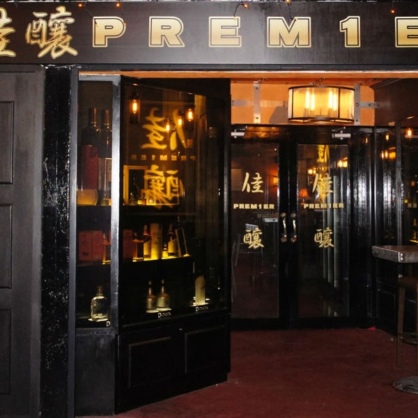 10/3/2015 tarihinde PREM1ER Bar &amp; Tasting Roomziyaretçi tarafından PREM1ER Bar &amp; Tasting Room'de çekilen fotoğraf