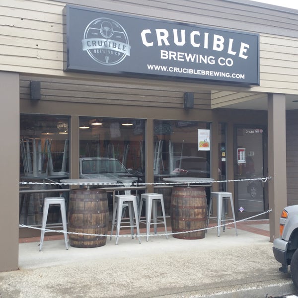 10/3/2015 tarihinde Crucible Brewingziyaretçi tarafından Crucible Brewing'de çekilen fotoğraf