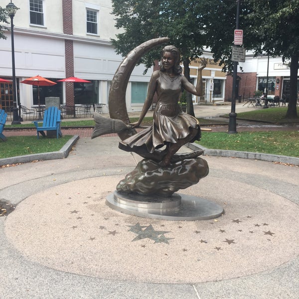 Bewitched Statue Downtown Salem 247 Essex St
