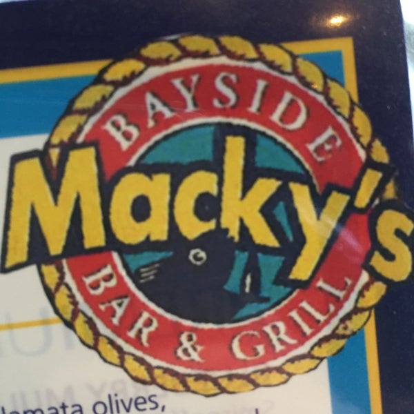 Снимок сделан в Macky&#39;s Bayside Bar &amp; Grill пользователем Stephen G. 4/29/2017