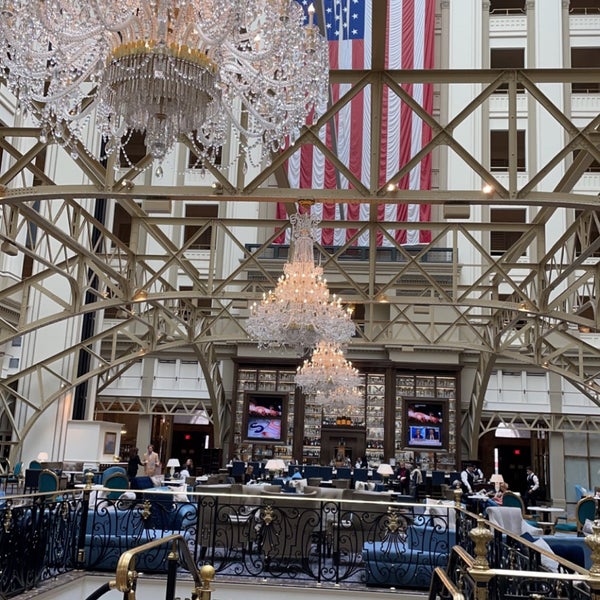 Foto diambil di Trump International Hotel Washington D.C. oleh N pada 3/27/2022