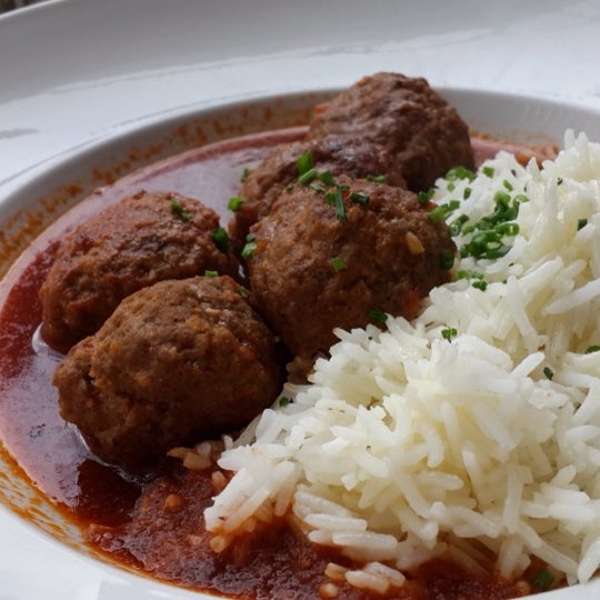 Meatballs in spicy tomato sauce with rice: AWESOME dish!