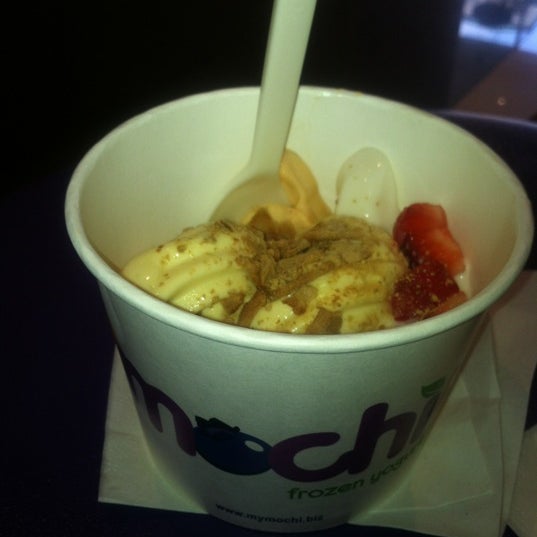 Photo taken at myMochi Frozen Yogurt by Ray M. on 10/2/2012