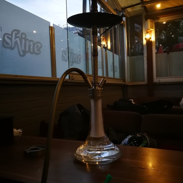 Foto tirada no(a) Shine Cafe &amp; Lounge por Bahadır N. em 4/13/2019