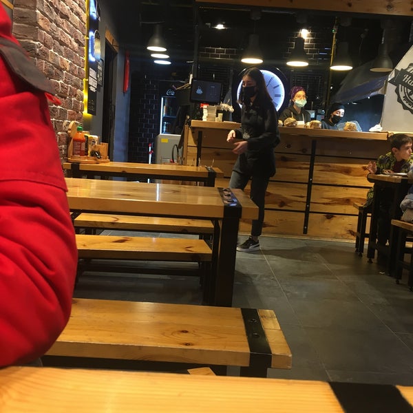 12/2/2021 tarihinde Erol B.ziyaretçi tarafından Gorill Burger House'de çekilen fotoğraf
