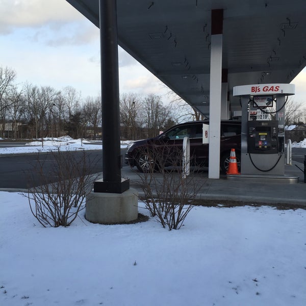 BJ's Gas Fuel Station in Brookfield