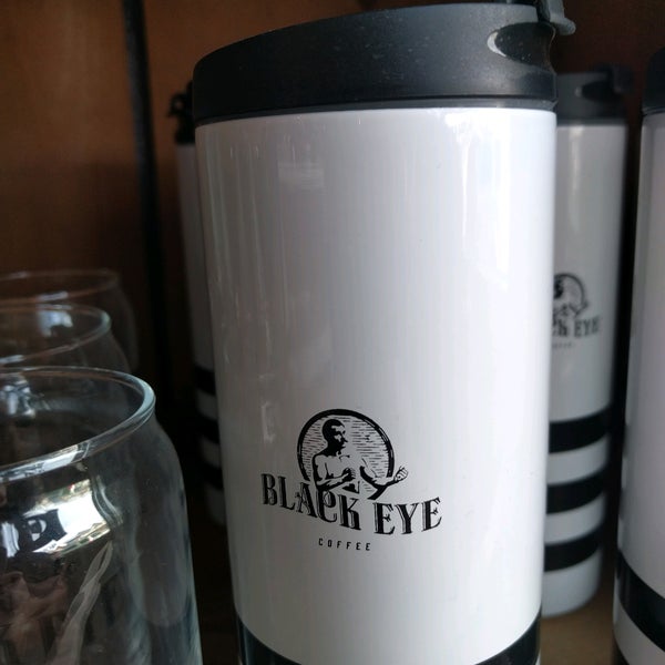 Das Foto wurde bei Black Eye Coffee Shop von Kos am 2/17/2017 aufgenommen