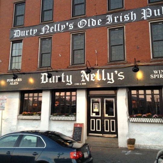 รูปภาพถ่ายที่ Durty Nelly&#39;s โดย Eric M. เมื่อ 11/5/2012
