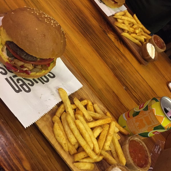 8/1/2019 tarihinde J H.ziyaretçi tarafından Cafe Burger 85'de çekilen fotoğraf