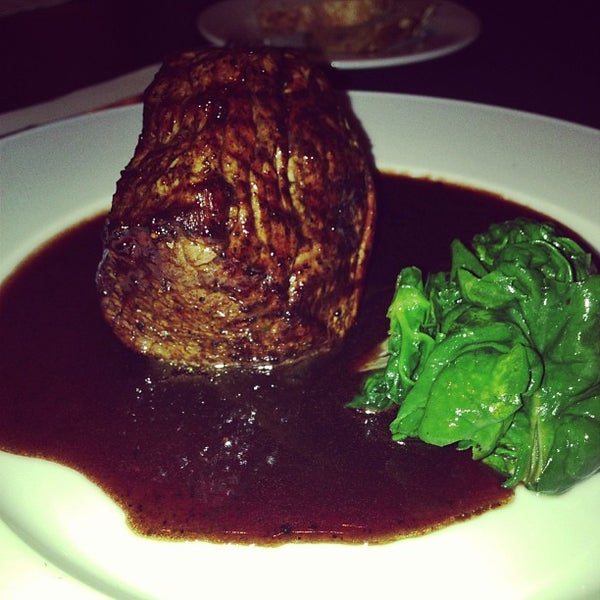 Das Foto wurde bei Beef. Meat &amp; Wine von Carina C. am 2/4/2013 aufgenommen