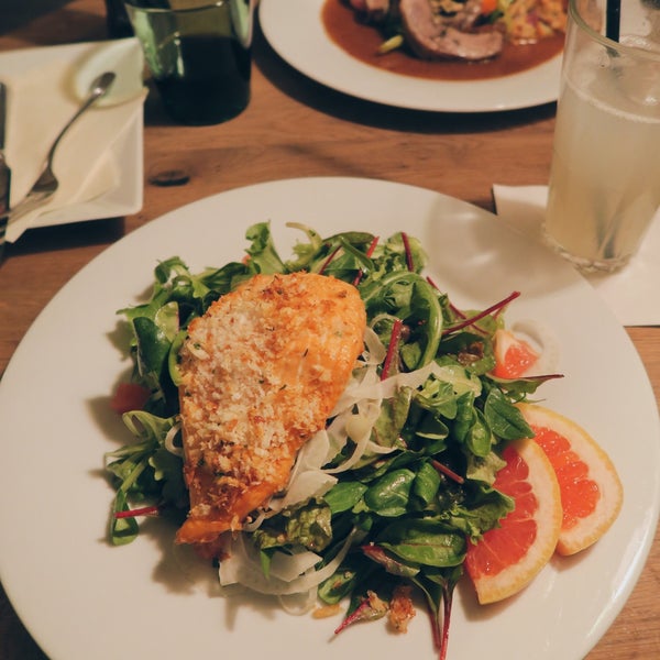 Very good food for a quite affordable price. The place is really cosy perfect for dinner or drinks. Homemade limonade and salmon were delicious!