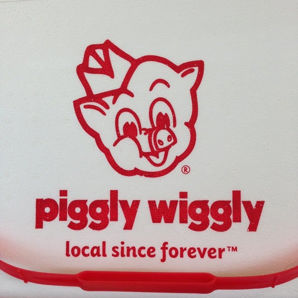 รูปภาพถ่ายที่ Piggly Wiggly โดย Raphael L. เมื่อ 7/10/2013