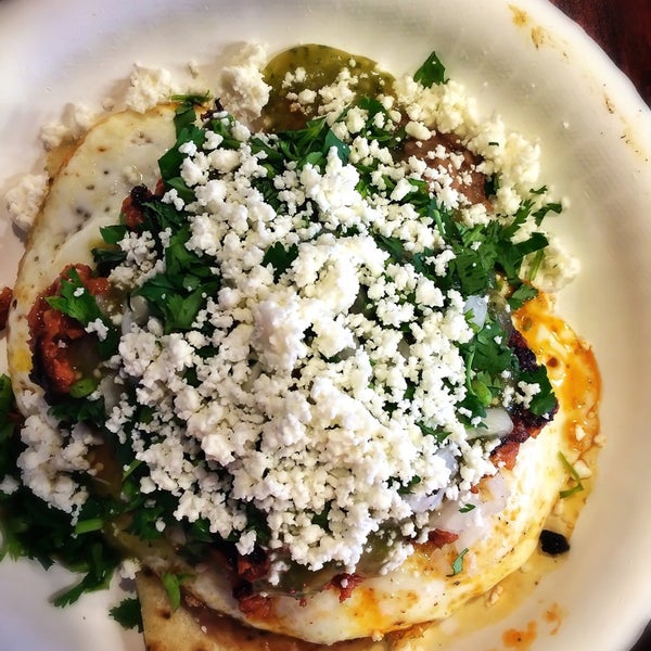 Das Foto wurde bei Los Agaves Mexican Street Food von Frank am 6/17/2014 aufgenommen