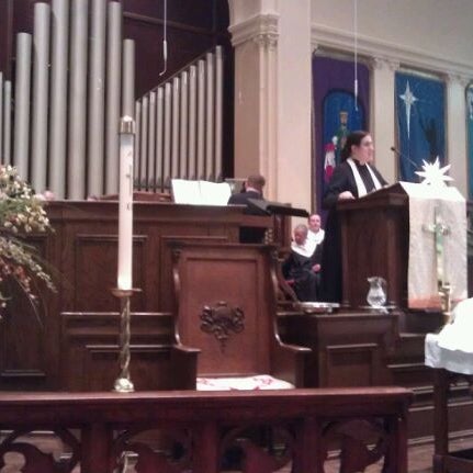Das Foto wurde bei Saint Mark United Methodist Church of Atlanta von Jay S. am 1/6/2013 aufgenommen