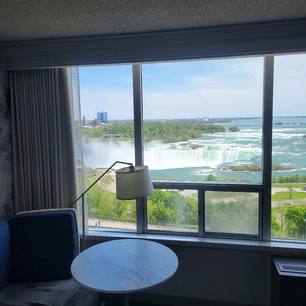Foto diambil di Niagara Falls Marriott on the Falls oleh Salmon pada 5/20/2022