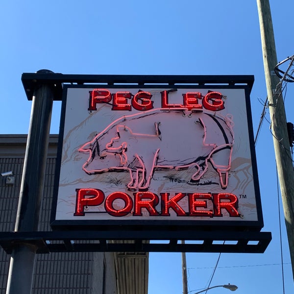 รูปภาพถ่ายที่ Peg Leg Porker โดย Diego G. เมื่อ 3/7/2020