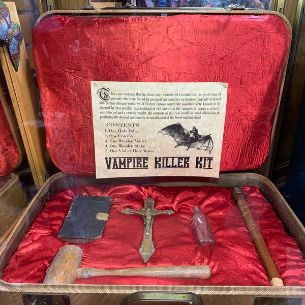 Photo taken at Ye Olde Curiosity Shop by Diego G. on 8/21/2019