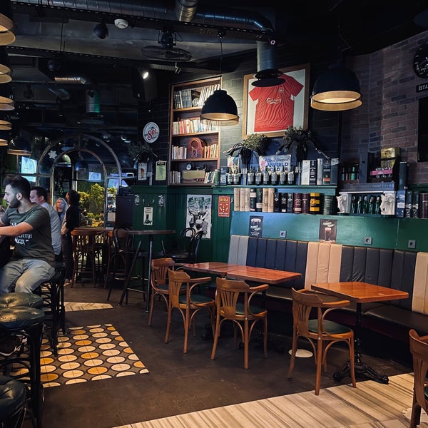 Das Foto wurde bei Corner Irish Pub Istanbul von Behnaz🪽 am 9/7/2022 aufgenommen