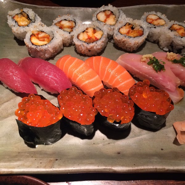 11/13/2015 tarihinde Julia D.ziyaretçi tarafından Sushi Sake'de çekilen fotoğraf