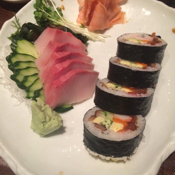 4/16/2016 tarihinde Julia D.ziyaretçi tarafından Sushi Sake'de çekilen fotoğraf