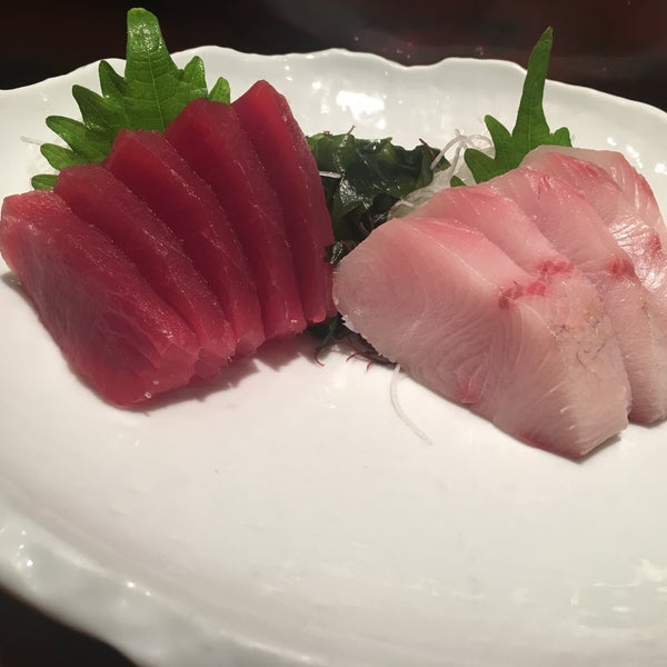 รูปภาพถ่ายที่ Sushi Sake โดย Allison M. เมื่อ 9/27/2017