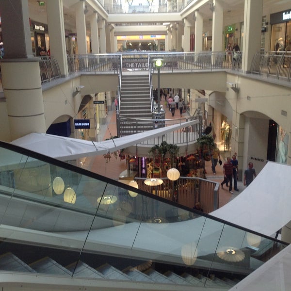 รูปภาพถ่ายที่ Atrium Mall โดย Дмитрий Л. เมื่อ 5/10/2013