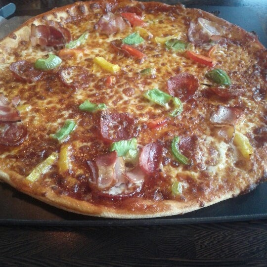 Photo prise au Pizza Hut par Alexander P. le10/2/2012