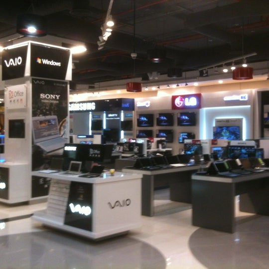 Photo taken at Mall Portal Centro by Ricardo M. on 10/19/2012