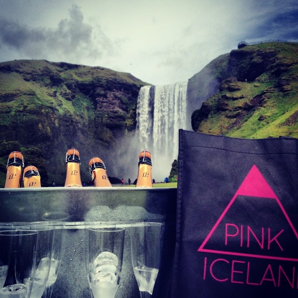 12/26/2013 tarihinde Birna Hronn B.ziyaretçi tarafından Pink Iceland Office'de çekilen fotoğraf