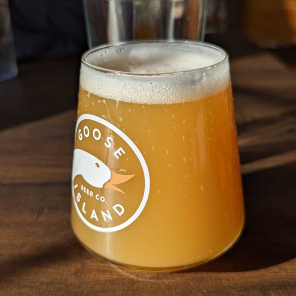 Foto tirada no(a) Goose Island Brewpub por Steve E. em 3/29/2023